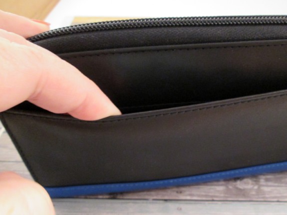 stewart-stand-wallet-back (575 x 432)