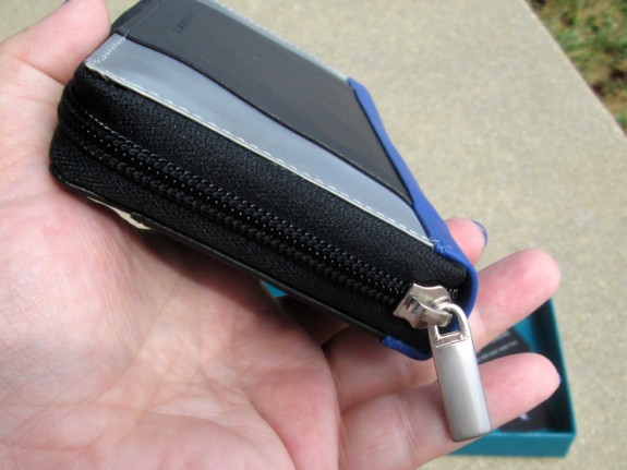 stewart-stand-wallet-zipper (575 x 431)