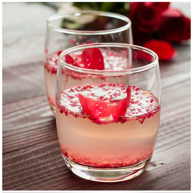 Sparkling raspberry lemonade for adults