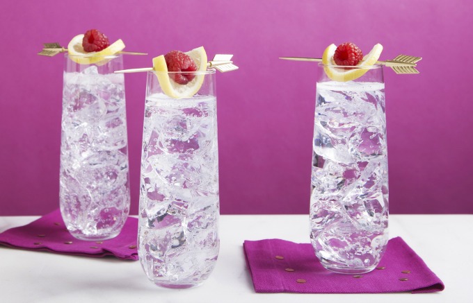 Easy to make Raspberry Sparkler cocktail