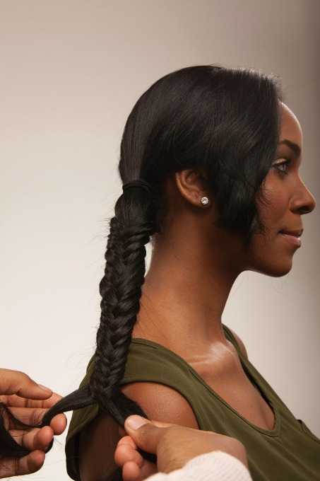 Learn the classic fistail braid with this easy to follow tutorial.