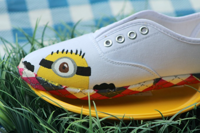 How to make painted minion shoes