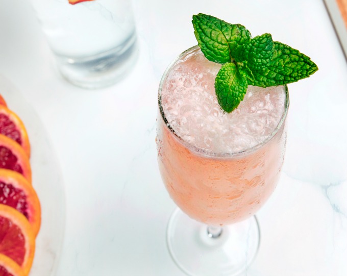 How to make a Peach Bellini cocktail