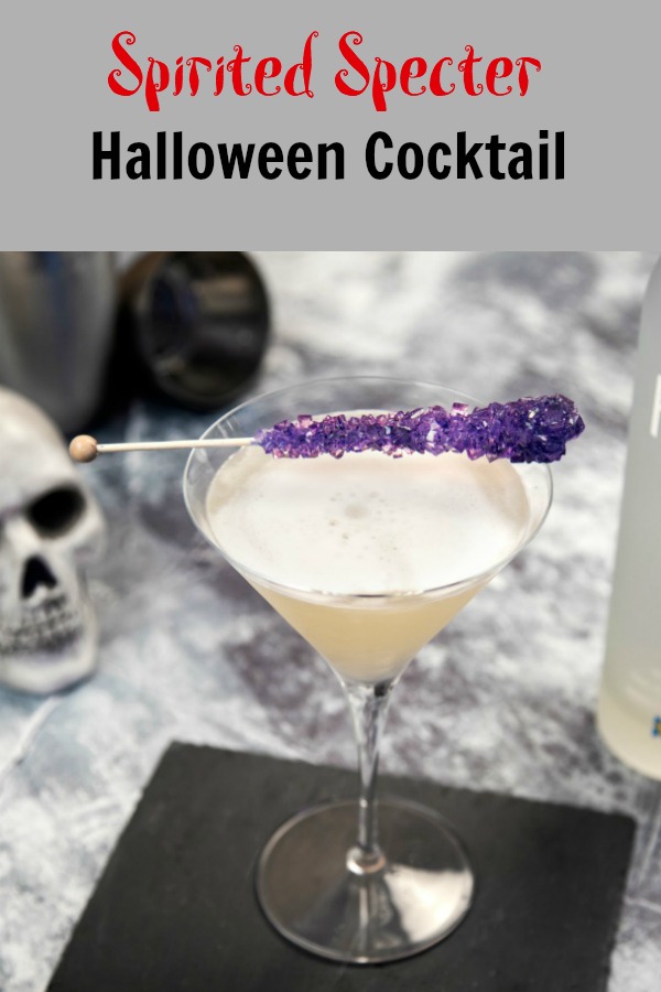 A great cocktail that's perfect for Halloween - or any time of year. Easy to make with common ingredients lets anyone feel like a bartending superstar. #mixology #halloween #cocktails #drinkrecipes #recipe Hallowen | Drinks | Cocktail recipe | Vodka | Mixology { easy