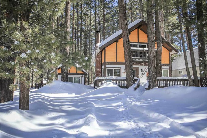 Packing for a Big Bear Cabin Getaway + Cabin Discount Code - Style on Main