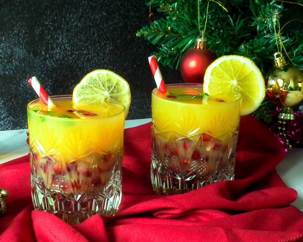 Holly Jolly Christmas Punch - easy holiday cocktail recipe!