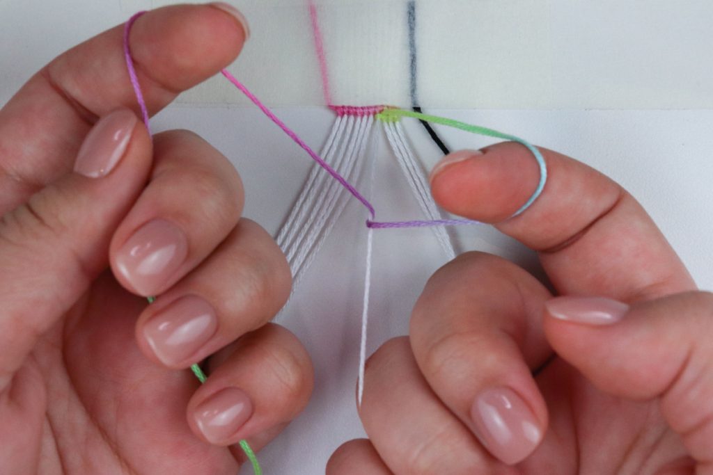 How to Make a Vertical Wave Friendship Bracelet Style on Main