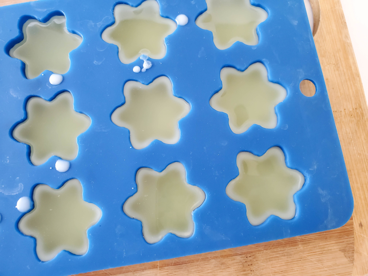 Snowflake lotion bars in mold