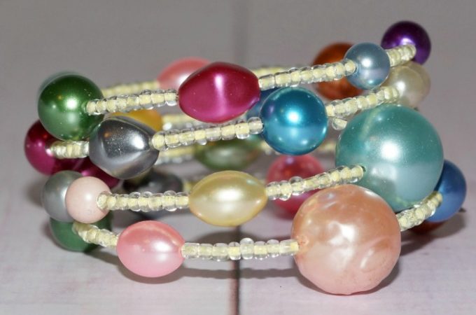 DIY Vintage Pearl Memory Wire Bracelet