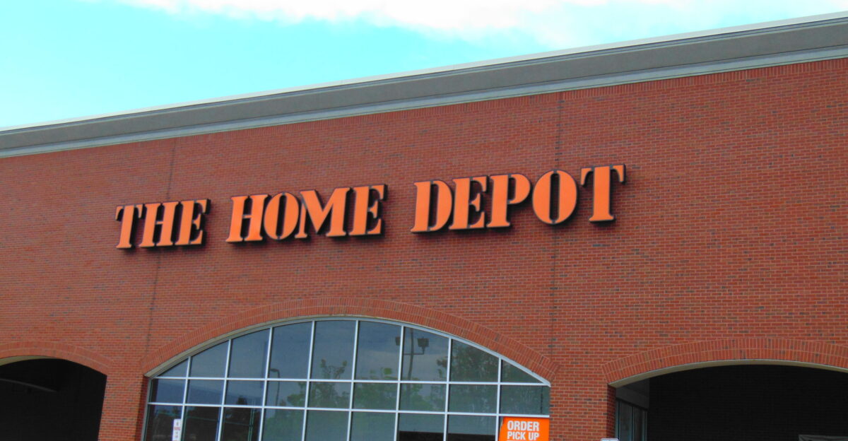 <p>Likely won't be posting after this for a while again, busy with life. I may start posting again closer to the end of this year.
</p>
Also this entire shopping plaza is on the East Hartford/Glastonbury town line.