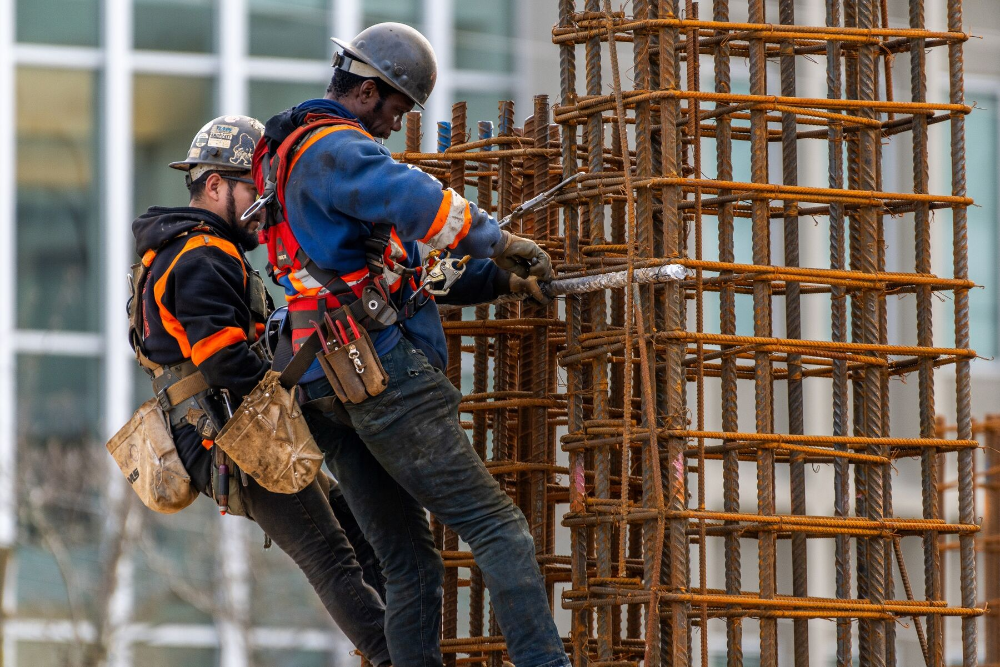 Canada Job Gains Double Forecast Wage Growth Eases to 4 9 Economy adds jobs for 7th straight month private sector dropsLabor market is loosening gradually CIBC s Grantham saysConstruction workers in Victoria British Columbia Canada Photographer James MacDonald BloombergBy Randy Thanthong-Knight8 March 2024 at 13 30 GMTUpdated on 8 March 2024 at 15 18 GMTSaveCanada s labor market surged past expectations with the biggest job gains since September but a rising unemploymen by KeySignals