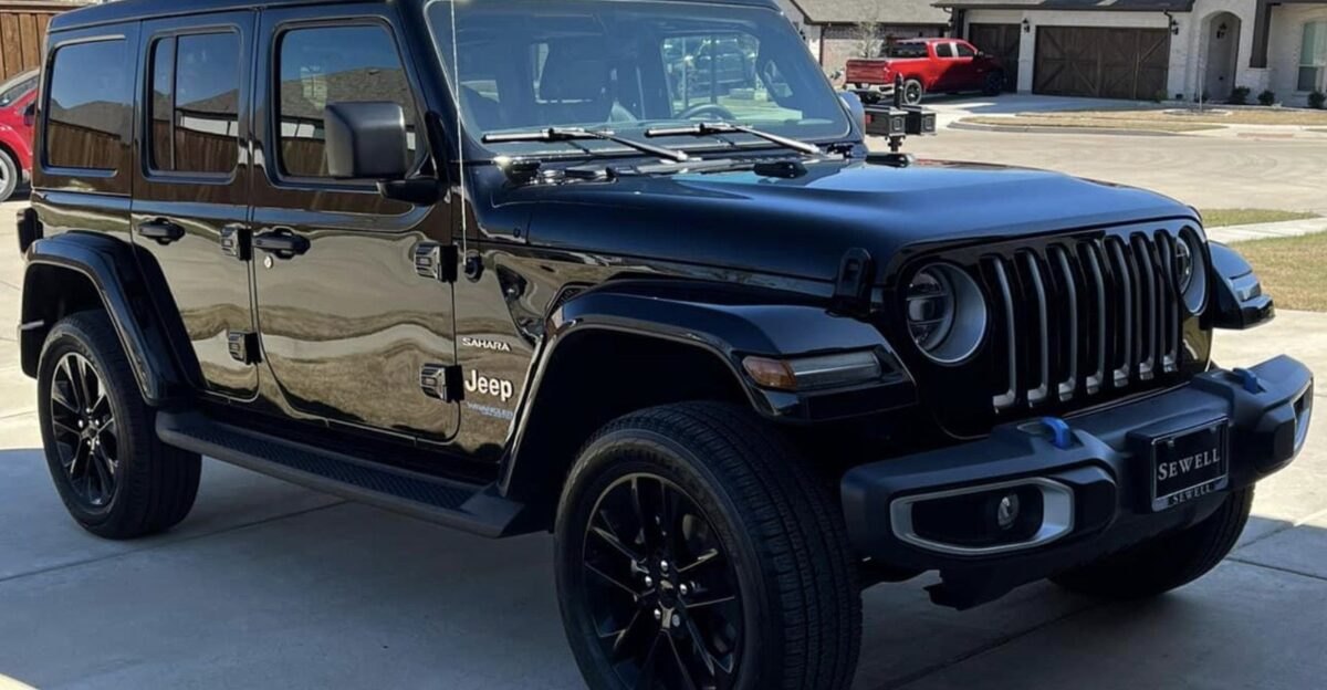 Jeep Wrangler Unlimited JL Sahara 4XE by Luiz Felipe Sinfronio