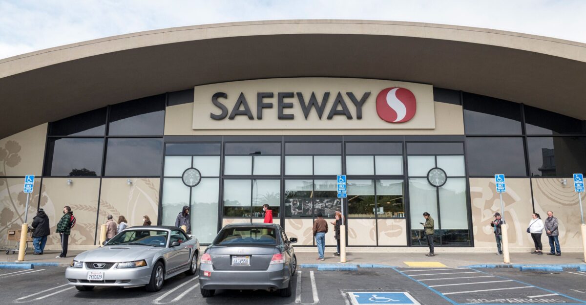 Photos show sickening moment man attacks Safeway employee in San Fransciso by Pinterest Preview nypost com