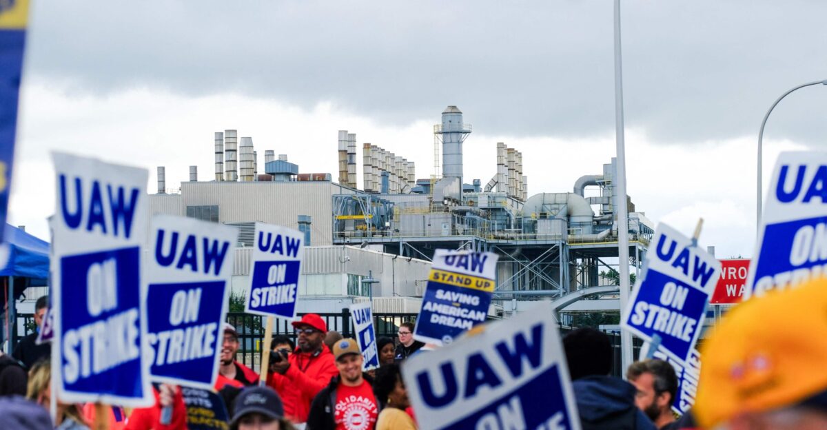 Biden fist pumps as UAW union boss compares Big Three auto execs to WWII Axis powers by Revalina Ayu