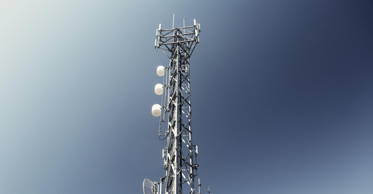 antenna, tower, transmission, communication, telecommunication, cellular, transmitter, infrastructure, broadcasting, engineering, technology, nature, signal, broadcast, transmit, satellite, frequency, sky, blue technology, blue community, blue communication