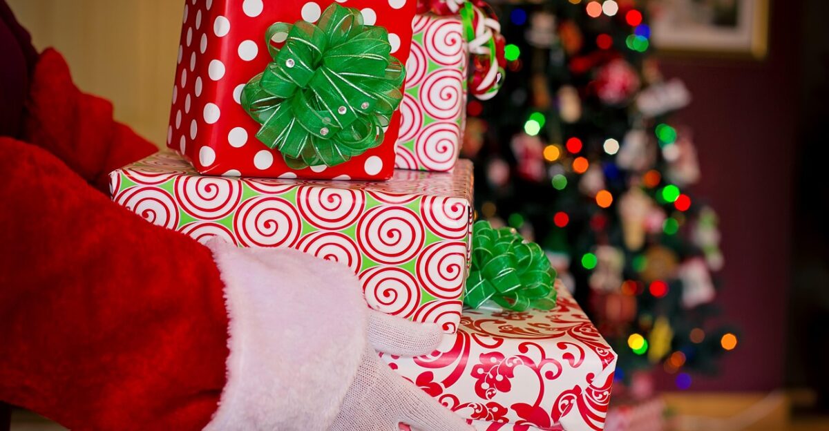 santa claus santa gifts presents christmas christmas eve holiday xmas red season celebration december merry santa claus santa claus santa claus santa claus santa santa santa santa santa christmas eve