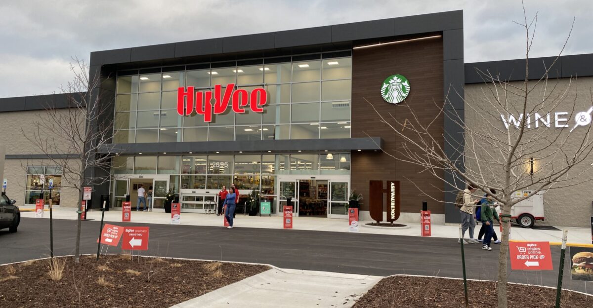 An image of the front entrance to a Hy-Vee store in the Bay Park Square Mall in Ashwaubenon Wisconsin near Green Bay