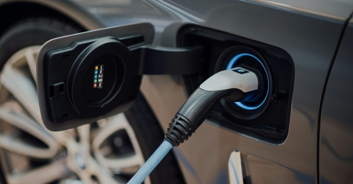 black and white usb cable plugged in black device