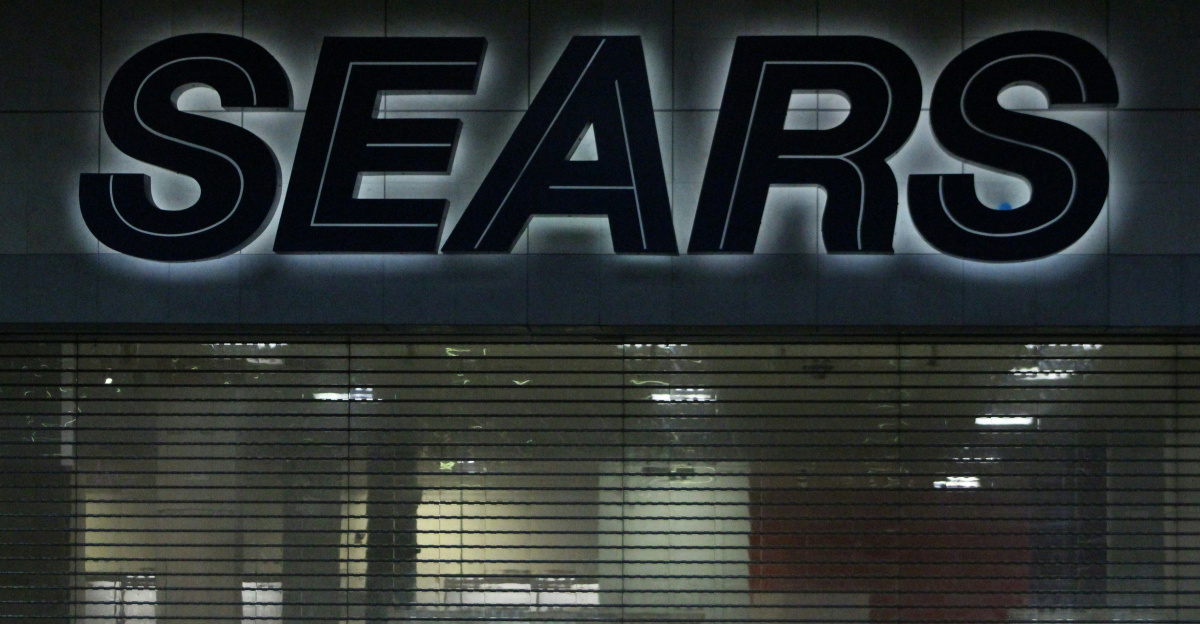 A store front with the words sears on it
